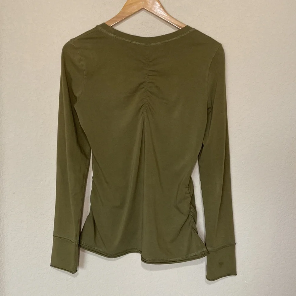 Athleta Olive Long Sleeve Ruched Sides Top S - Picture 2 of 11